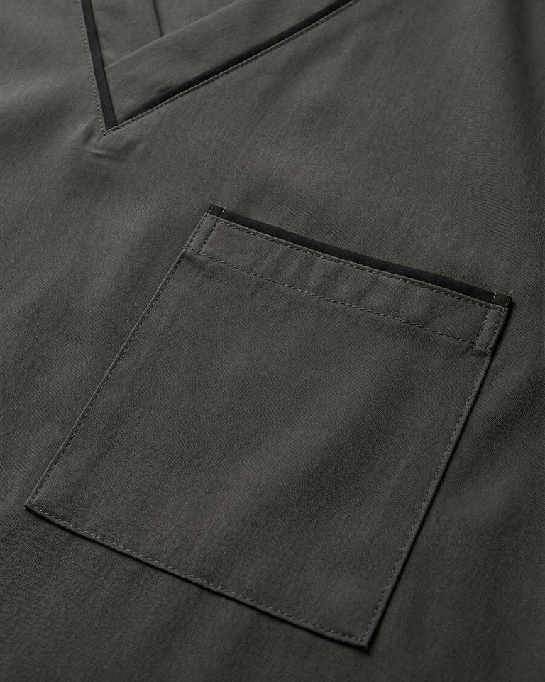 Men's 4-Pocket V-Neck Contrast Scrub Top